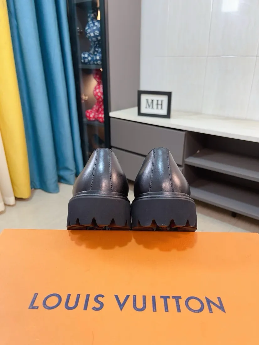 Men's shoes💰 660🌹🌹High version [LV] Louis Vuitton's popular casual leather shoes🎖Fashionable and elegant🎖🎖Material: Original imported open-edge beaded cowhide, washed cowhide leather lining, original open-molded rubber outsole, high-end and classy, ​​elegant quality, instantly transforming into a handsome man when you step on the foot❤❤Standard\nNumber of sizes: 39-44, 38, 45 customized